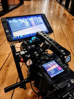 RED Komodo 6K (PL, EF, RF Mount) – Body +2TB Cards (V-Mount) full